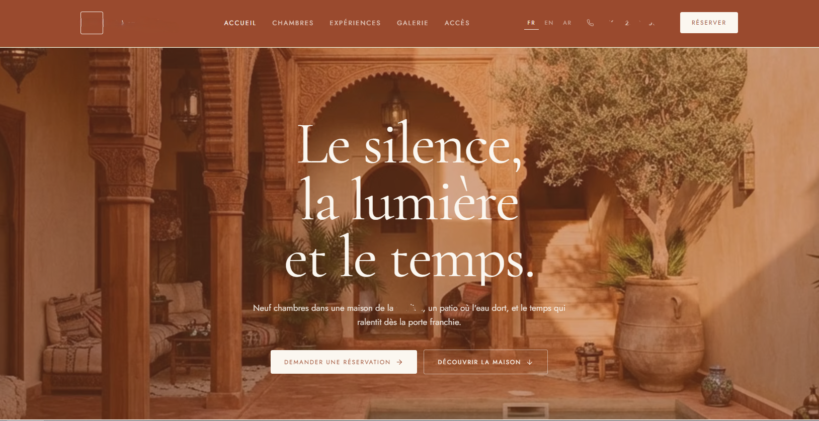 Capture d’écran, version ordinateur, de la page d’accueil d’un site d’hébergement avec son moteur de réservation
